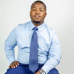 Khanyiso Dlelengana, estate agent